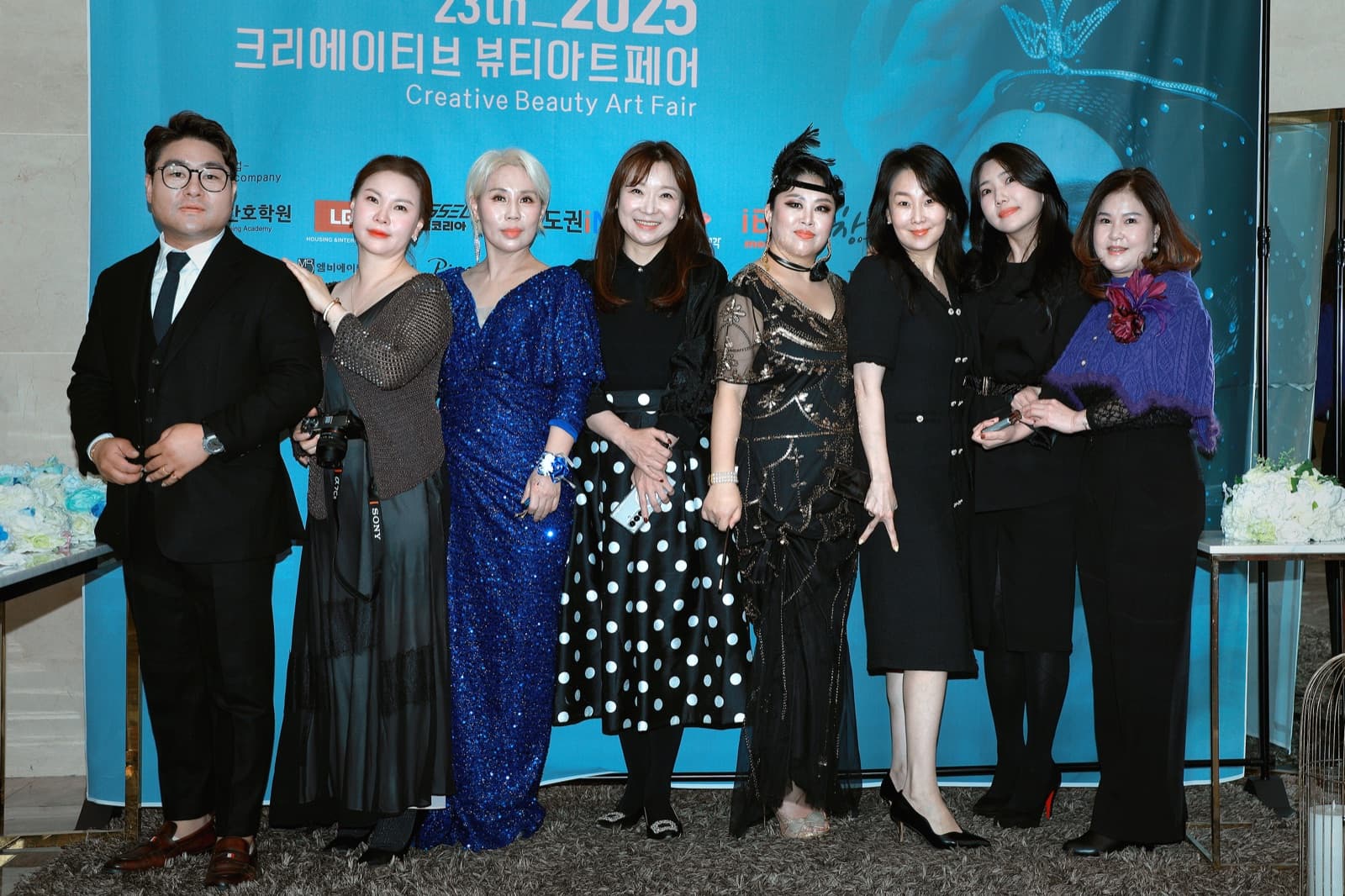 참석자 단체 기념 촬영 1